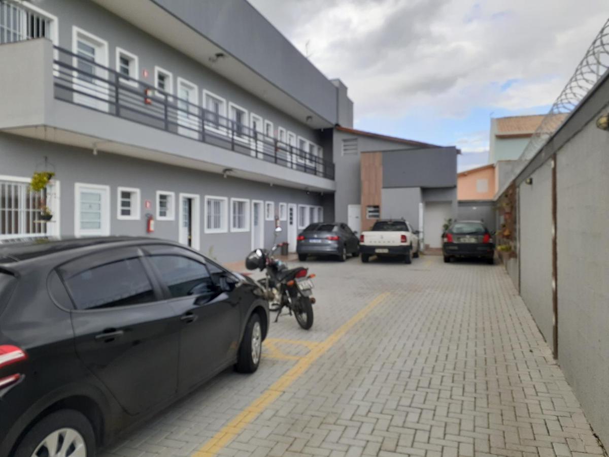 平达莫尼扬加巴Loft4 Completo Ar Canais Assinat Garagem Internet Prox Aparecida E Industrias公寓 外观 照片